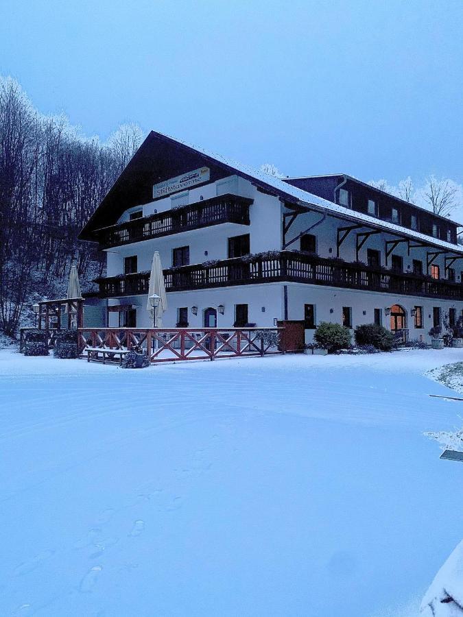 Stiftstaverne Klein Mariazell エクステリア 写真